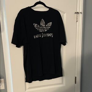 Adidas New Jersey Logo Graphic T-Shirt – XXL – Black